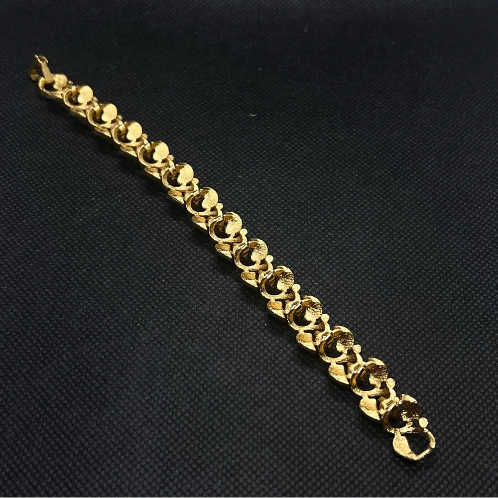 Vintage 40s Crown Trifari Signed Leafs AB Rhinestone Gold Tone Bracelet‎ Marked
